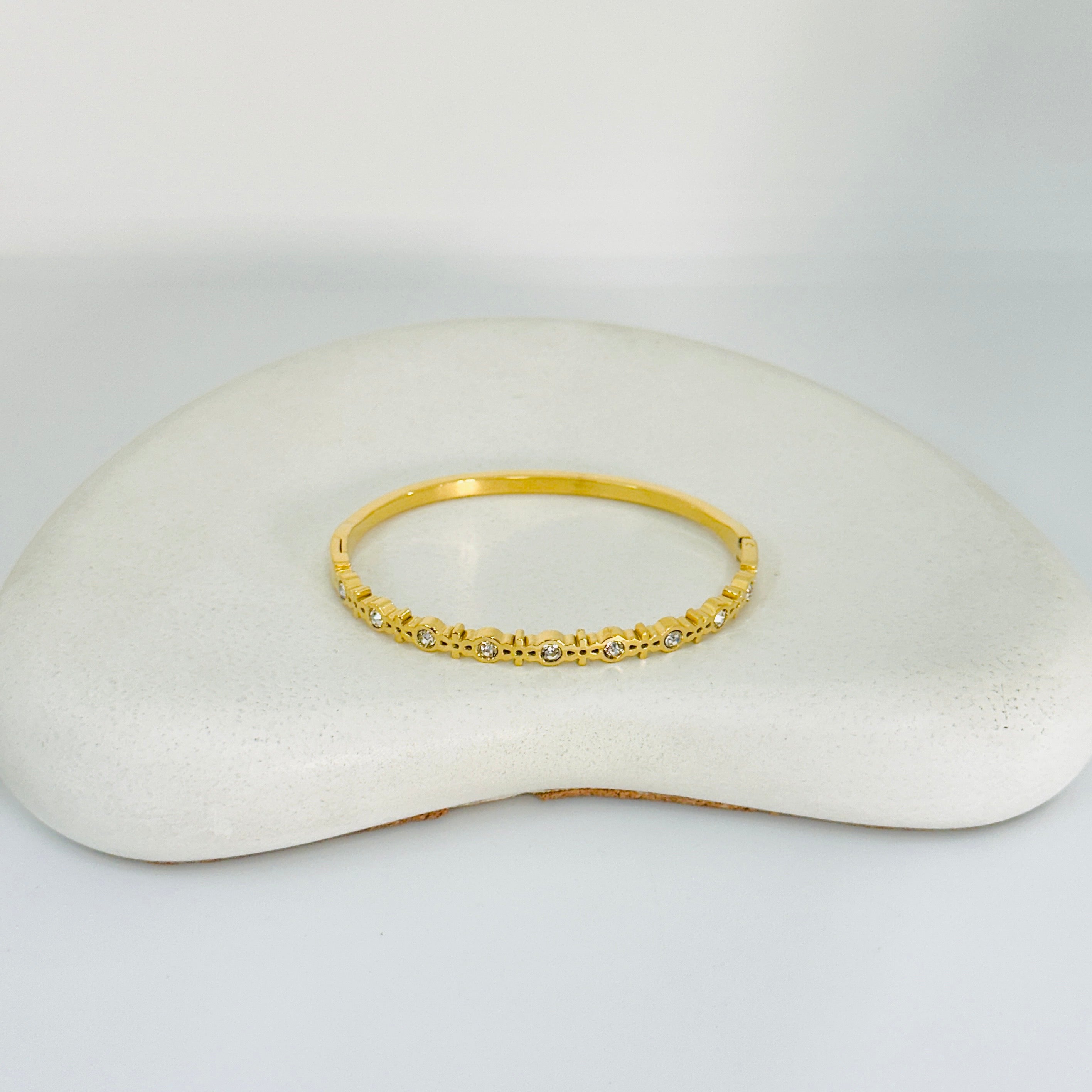 Flora Stone Gold Bangle Bracelet (Free Size)