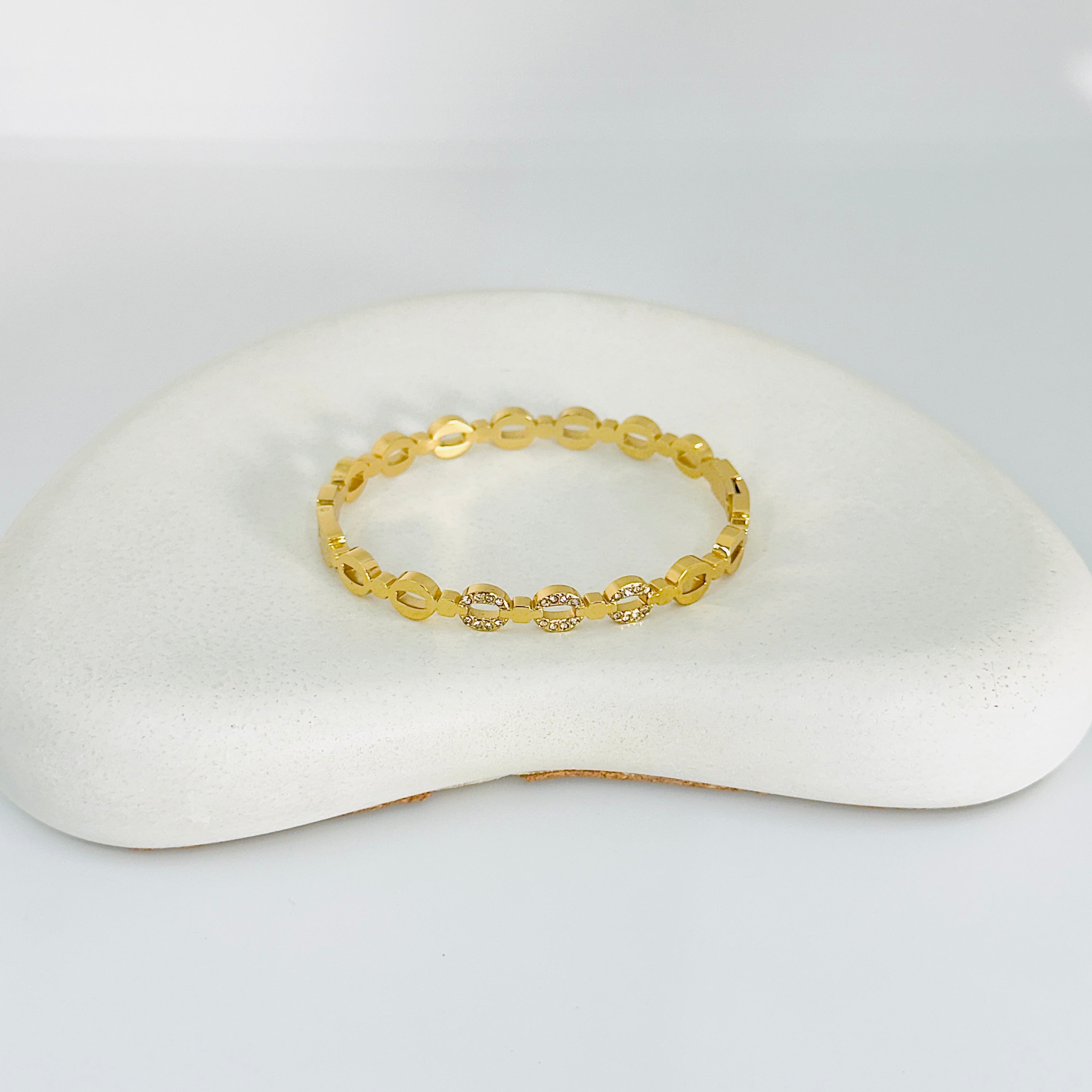 Avena Gold Thin Wrist Bangle Bracelet