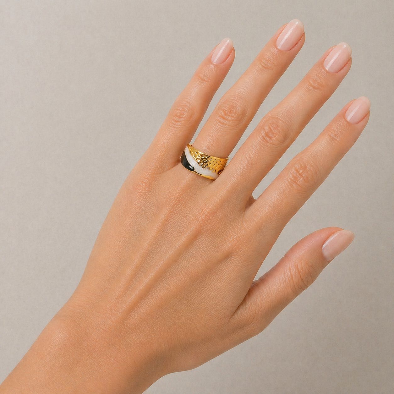 Liliana Gold Ring (Adjustable size)