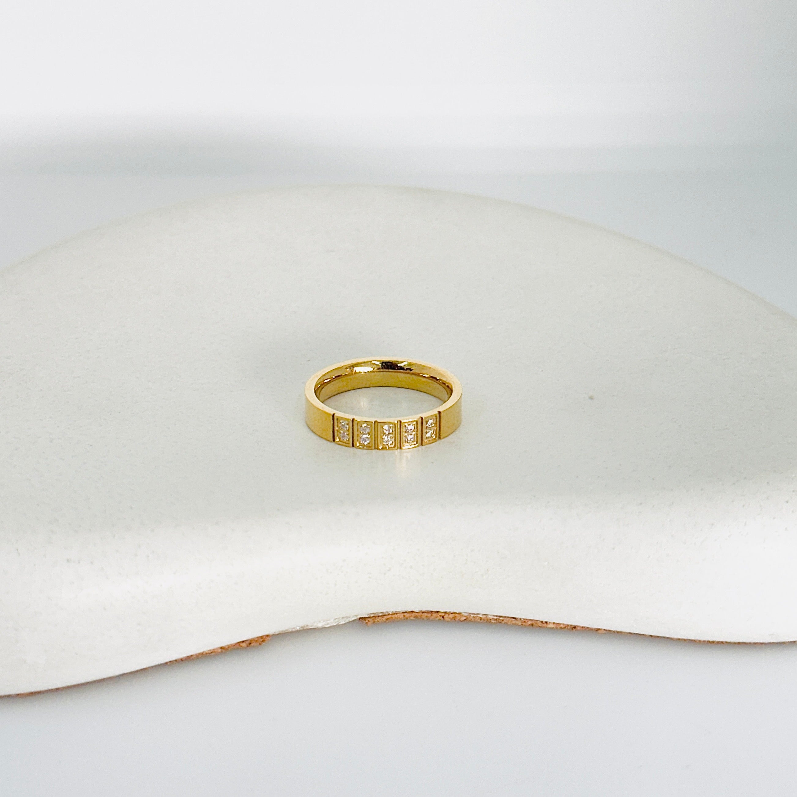 Lusie Stone Gold Ring