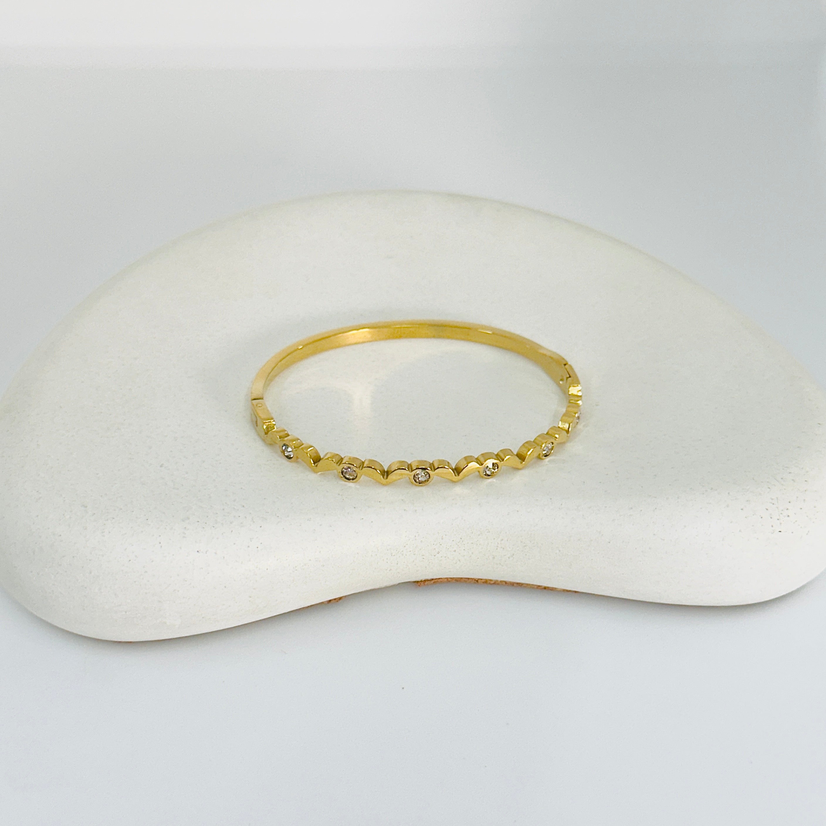 Leo Gold Bangle Bracelet (Free Size)