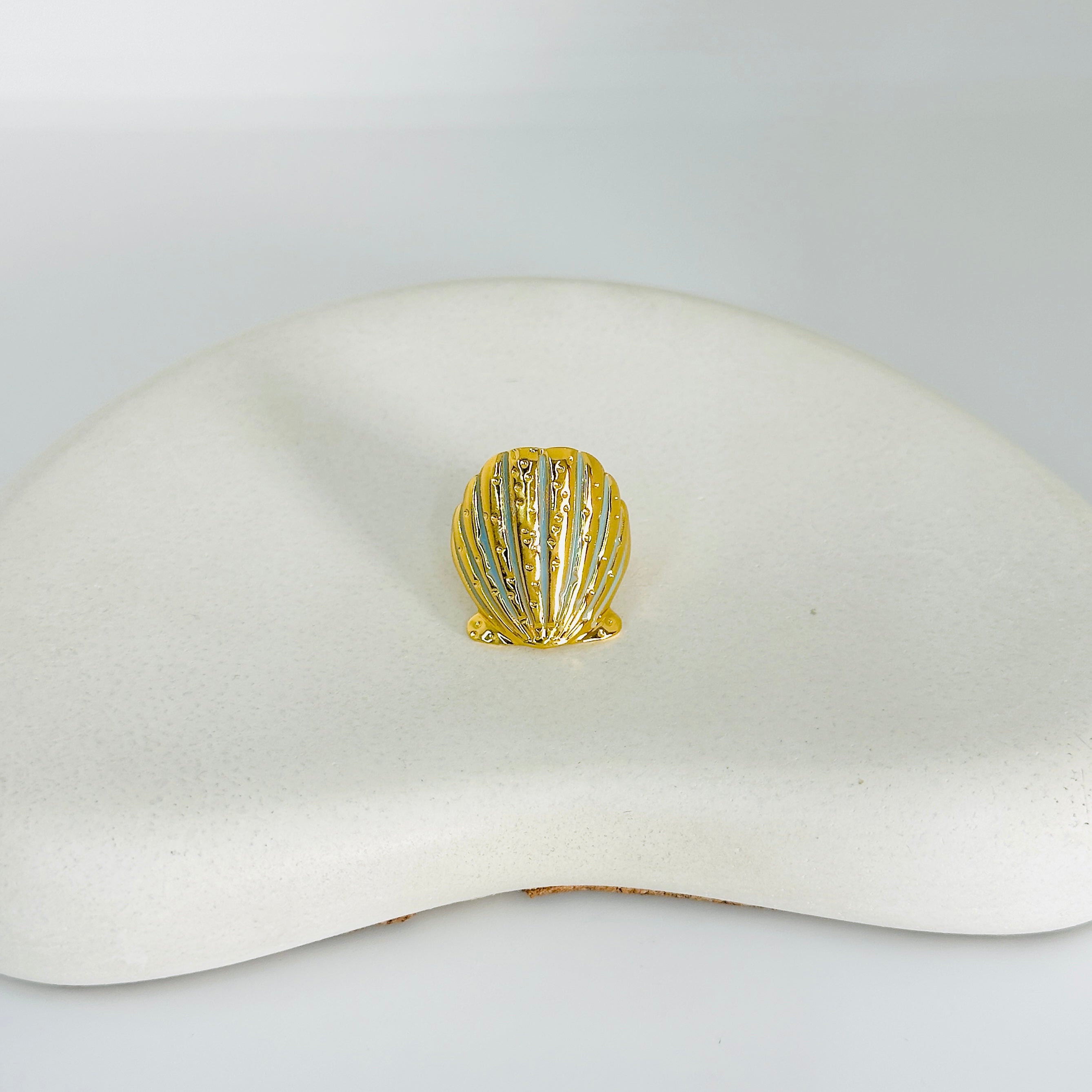 Shell Gold Ring (Adjustable size)