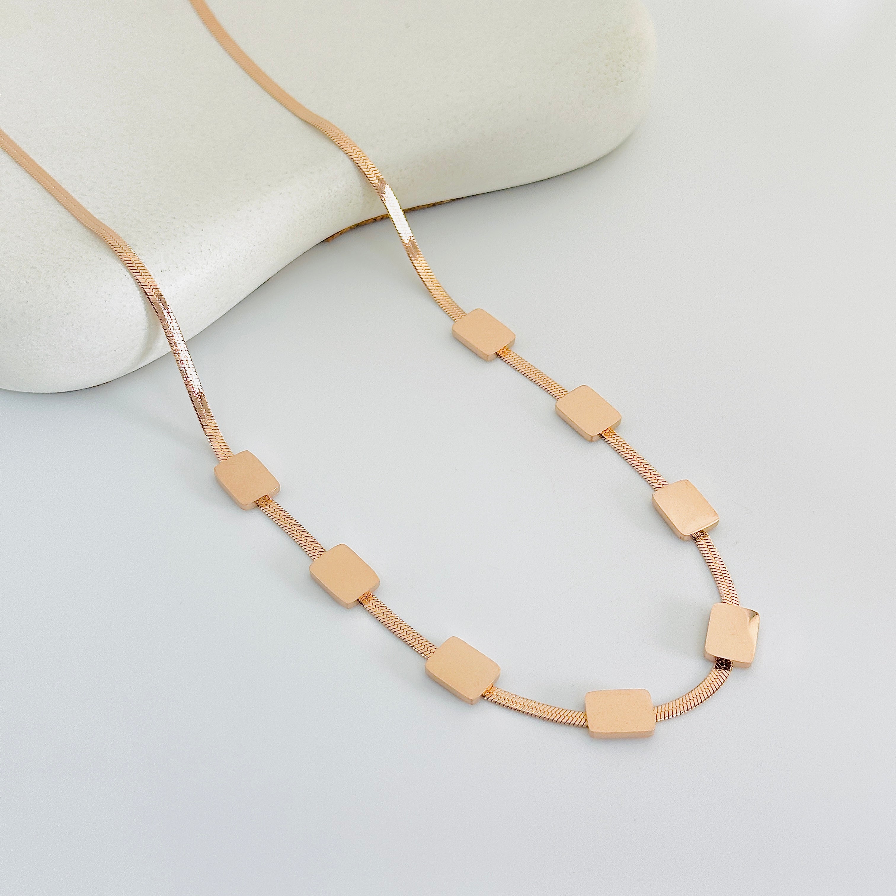 Elsie Rosegold Necklace