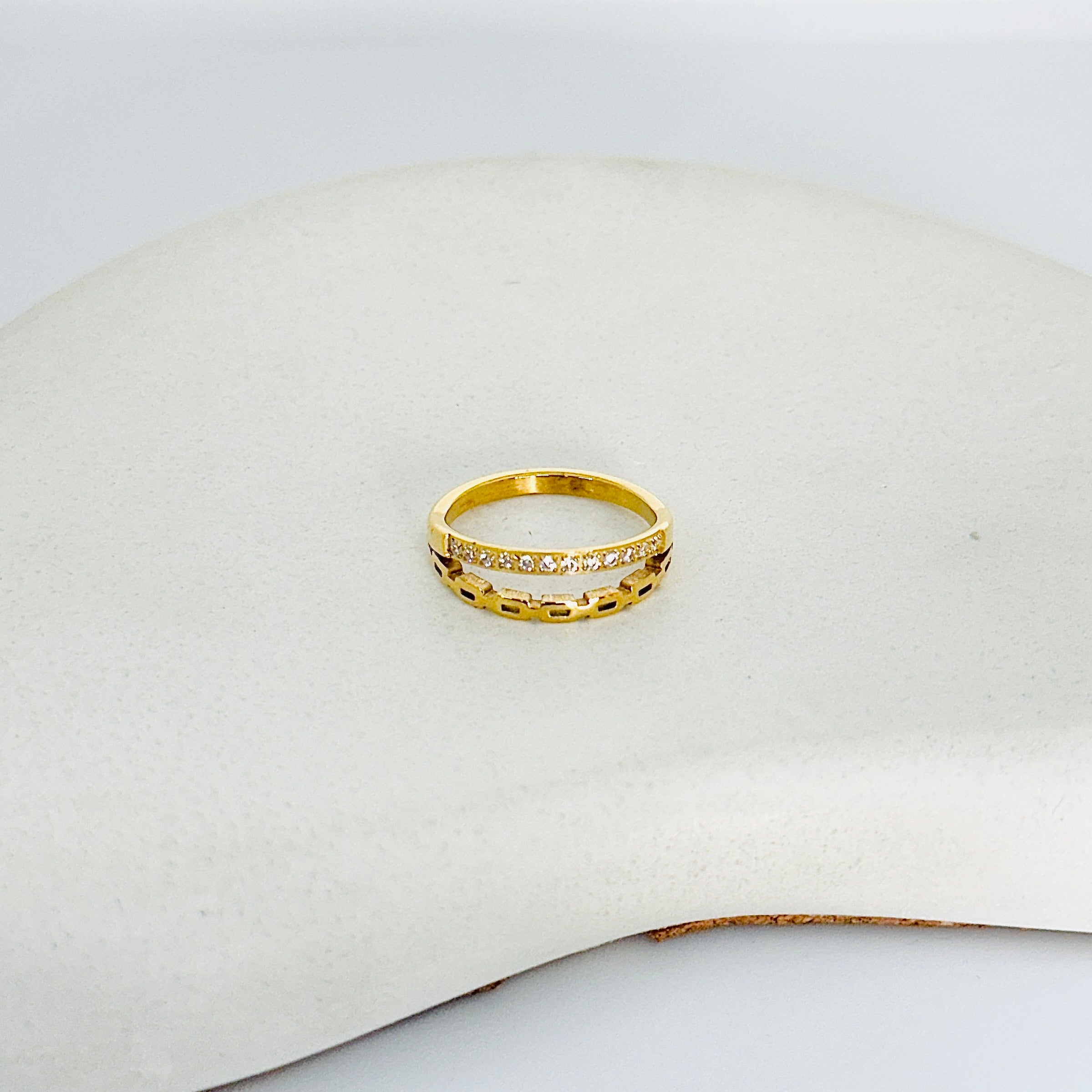 Zoya Elegance Gold Ring