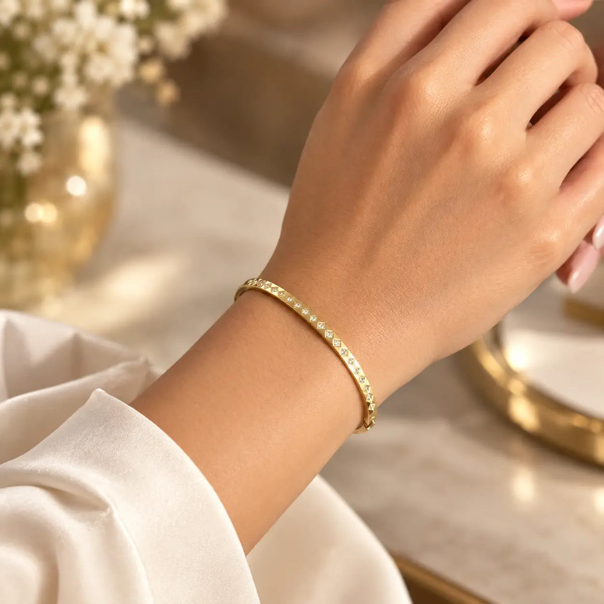 Tiny Stone Bangle Bracelet (Side Open)