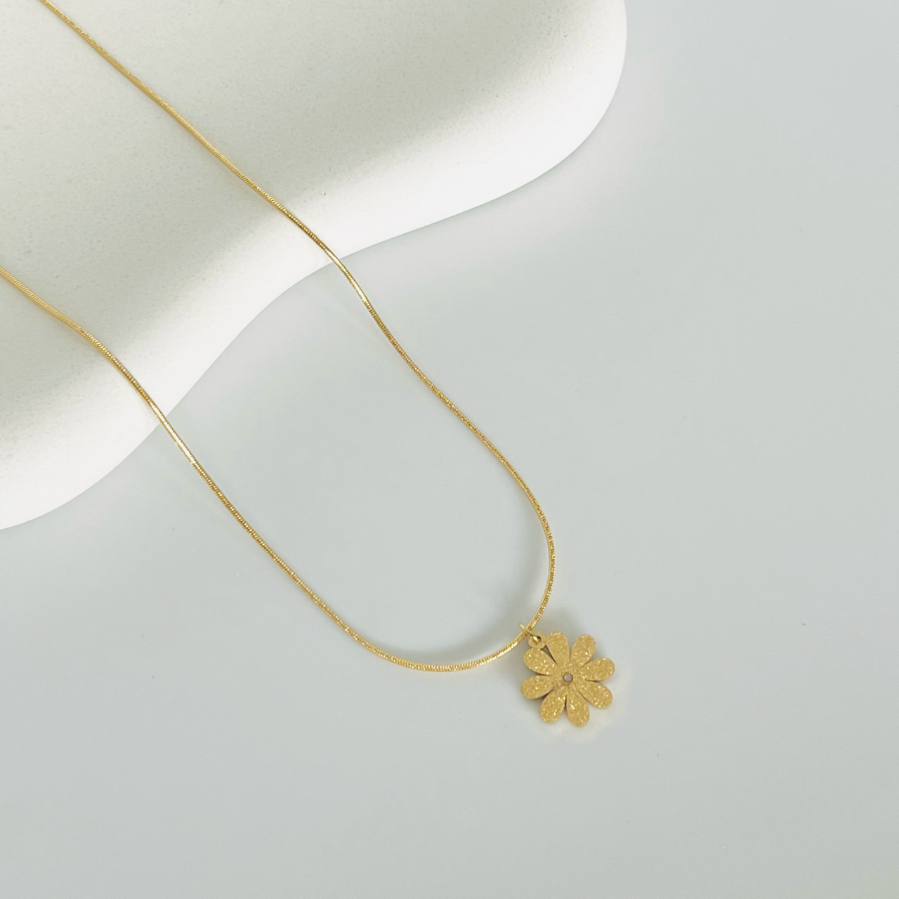 Flower With Single Stone Gold Necklace