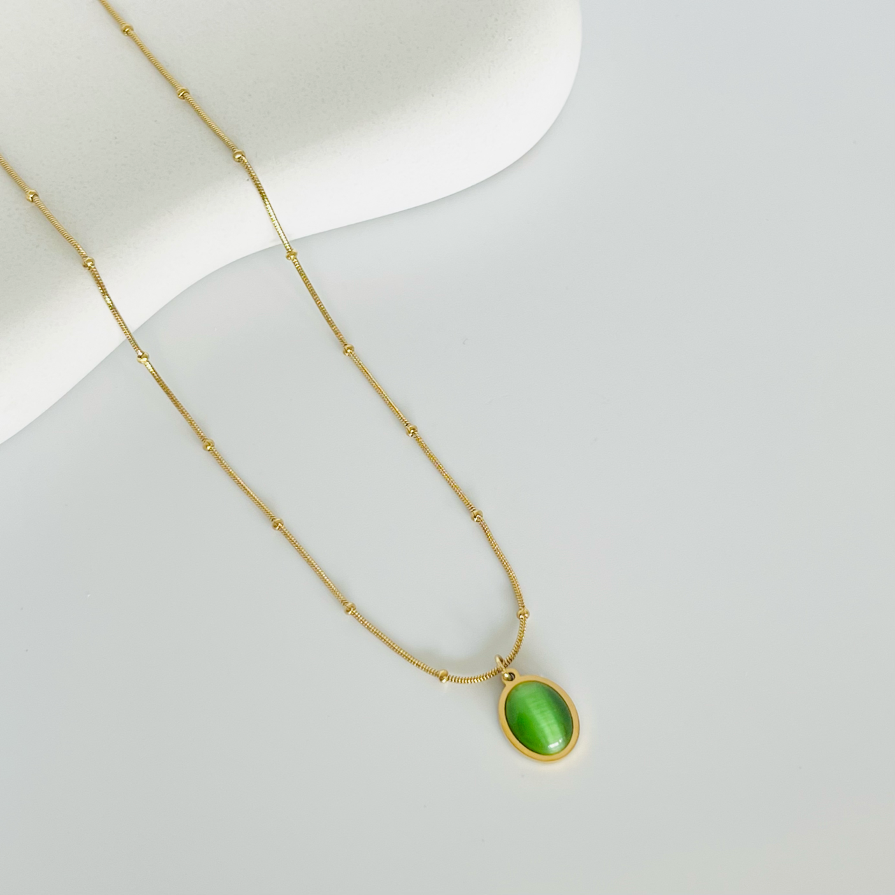 Oval Green Pendant Gold Necklace