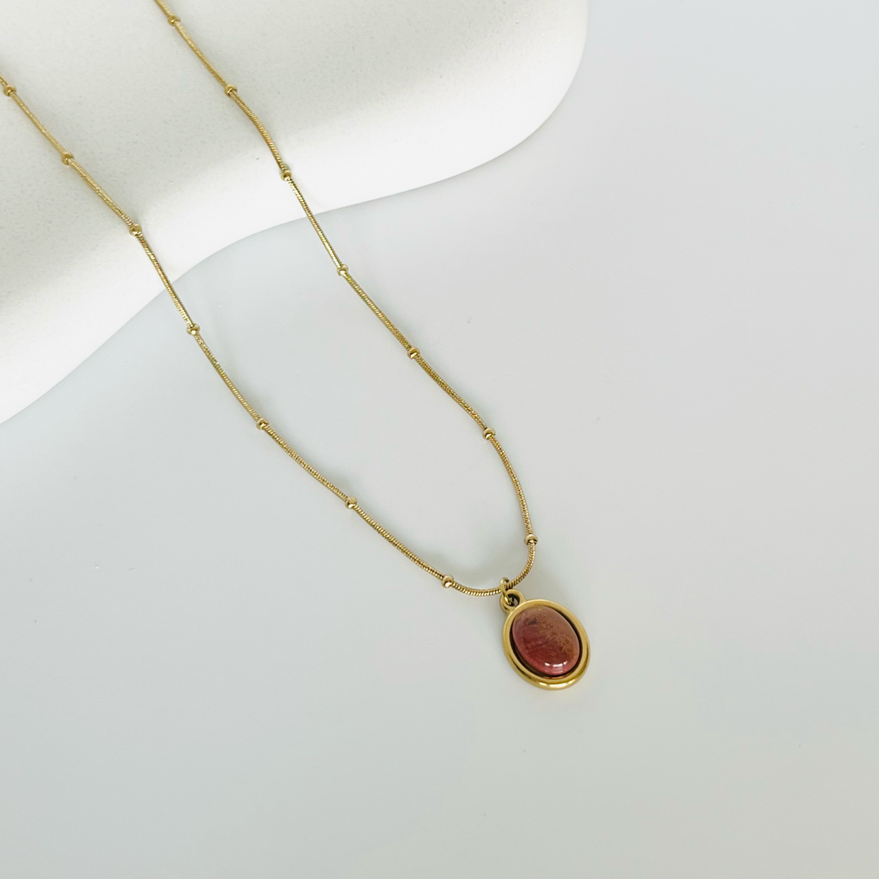 Reddish Brown Pendant Gold Necklace