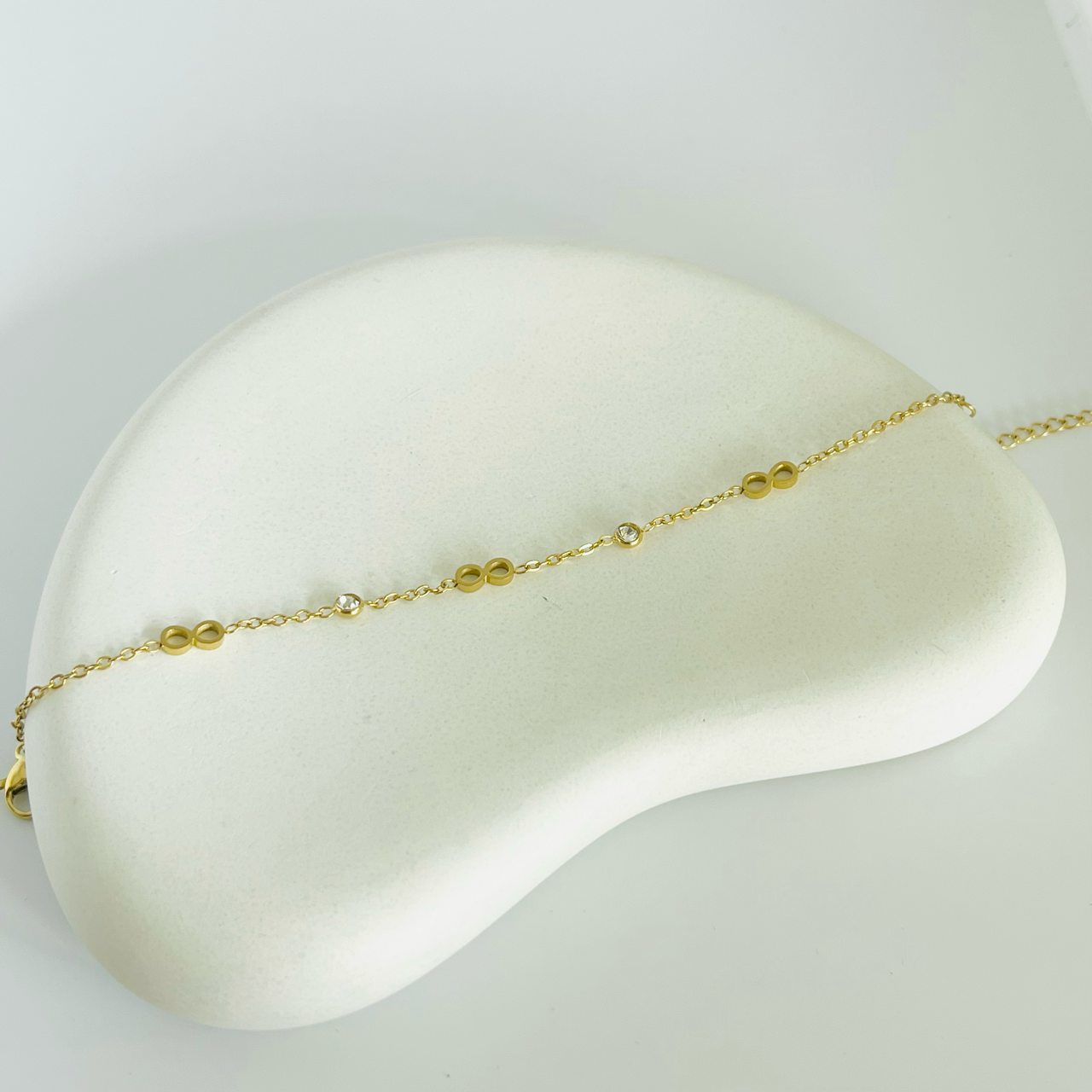 Infinity Loop Gold Bracelet