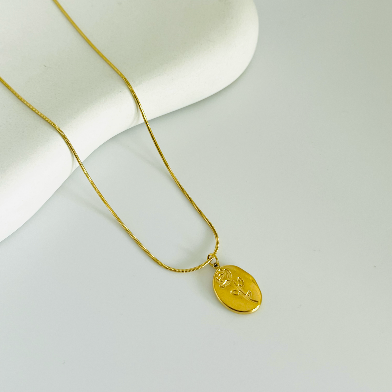 Rose Engraved Gold Necklace