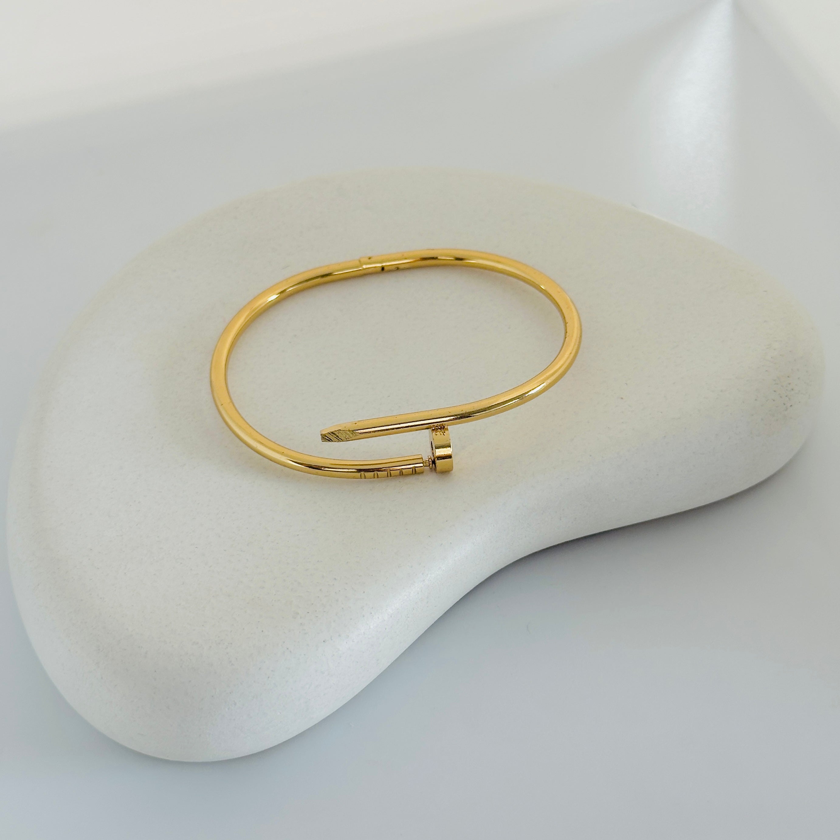 Nail gold bankle bracelet