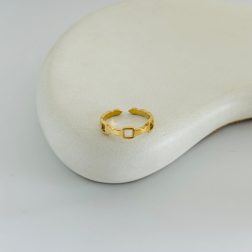 Sloane gold ring (Adjustable Size)