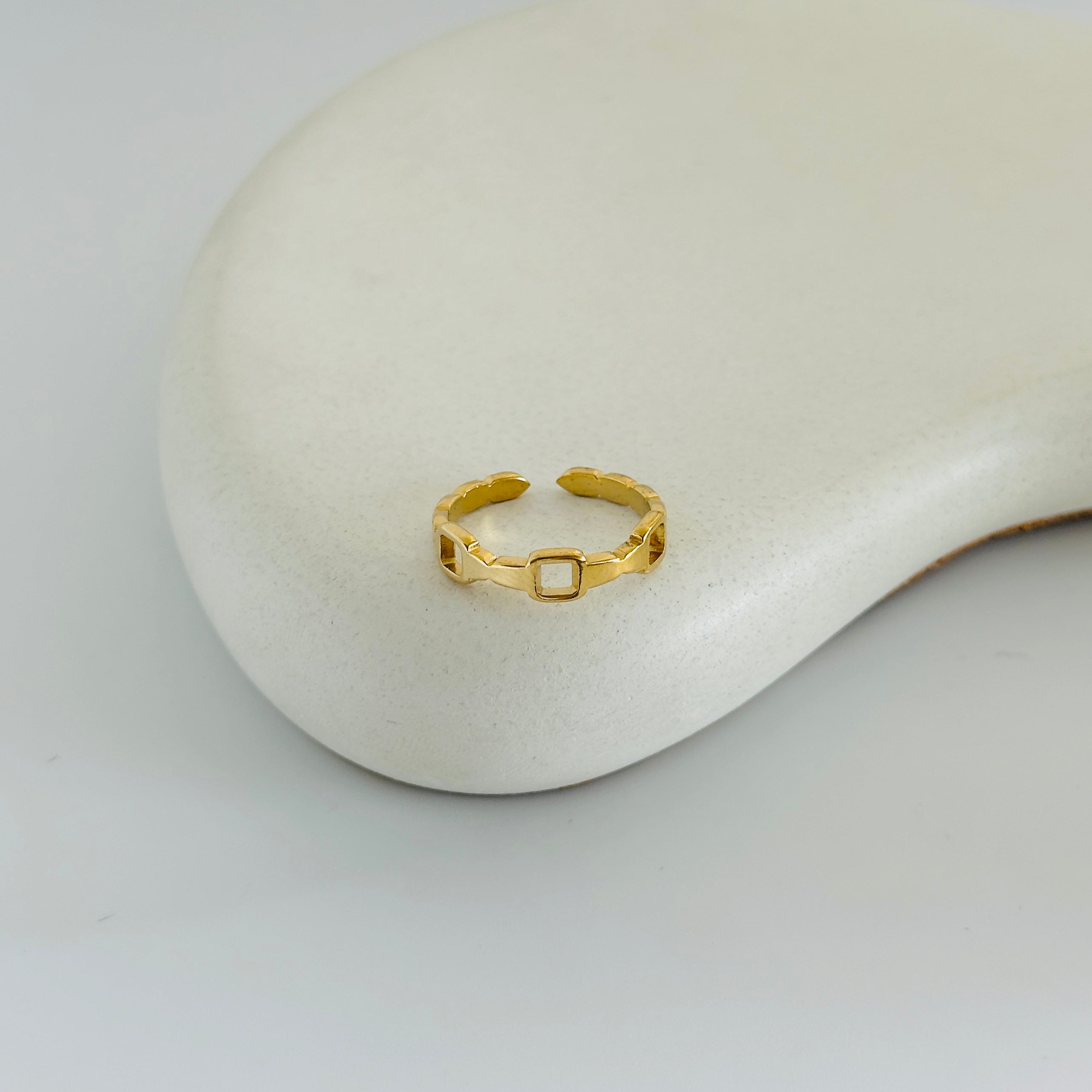 Sloane gold ring (Adjustable Size)