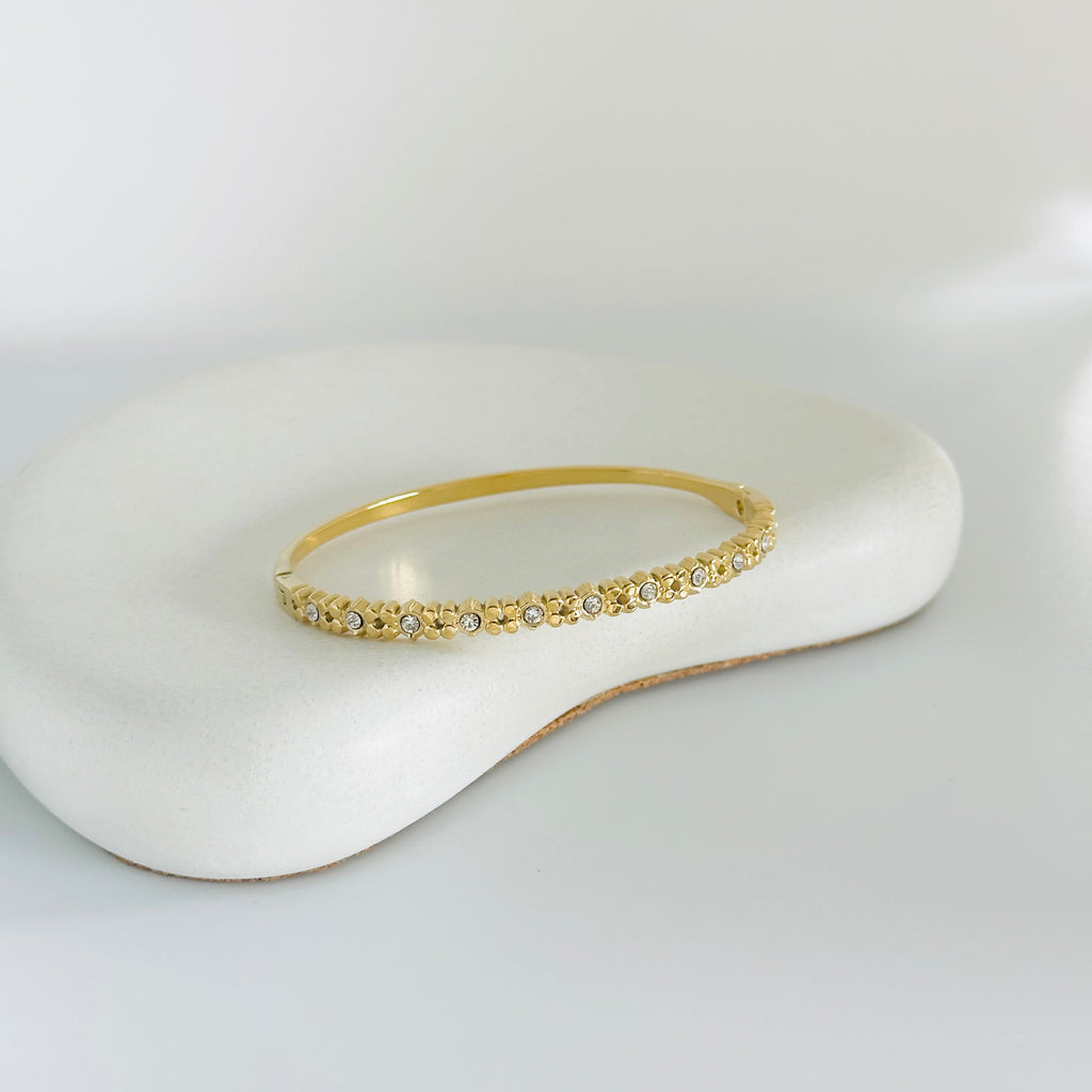 Daisy Stones Gold Bangle Bracelet (Free Size)