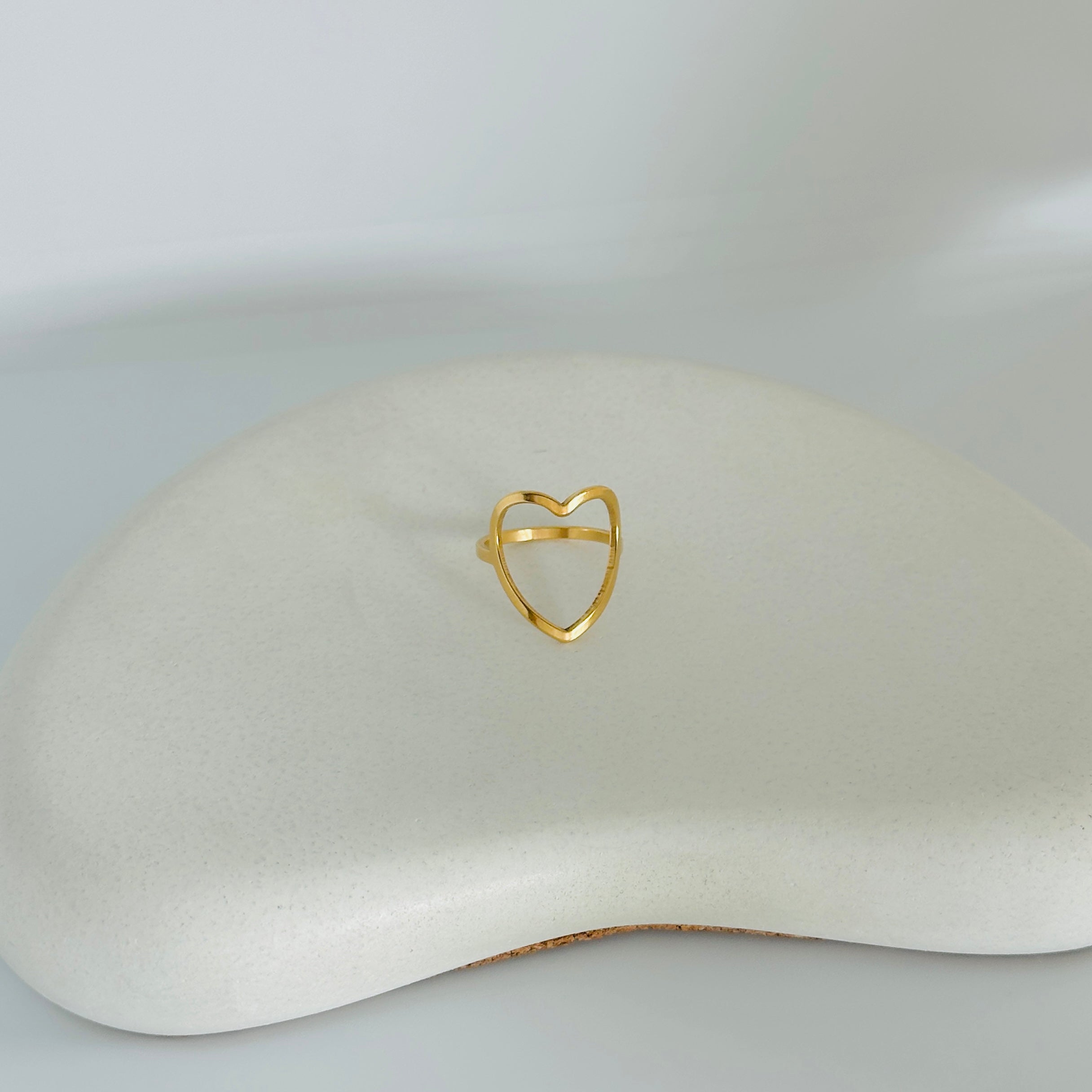 Heart Sleek Gold Ring