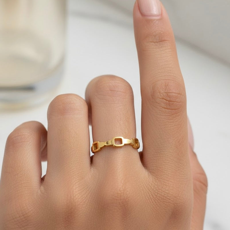 Sloane gold ring (Adjustable Size)