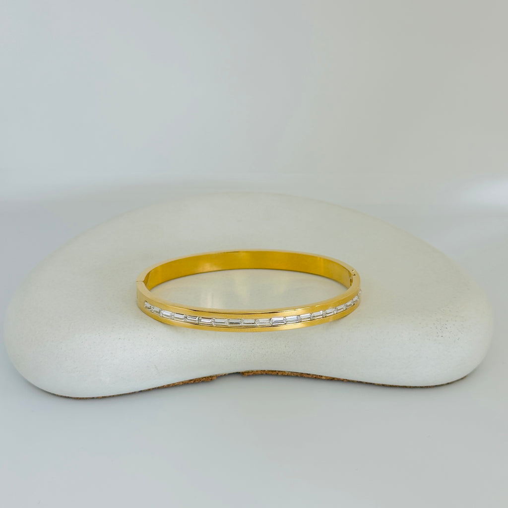 Tessa Stones Gold Bangle Bracelet (Free Size)