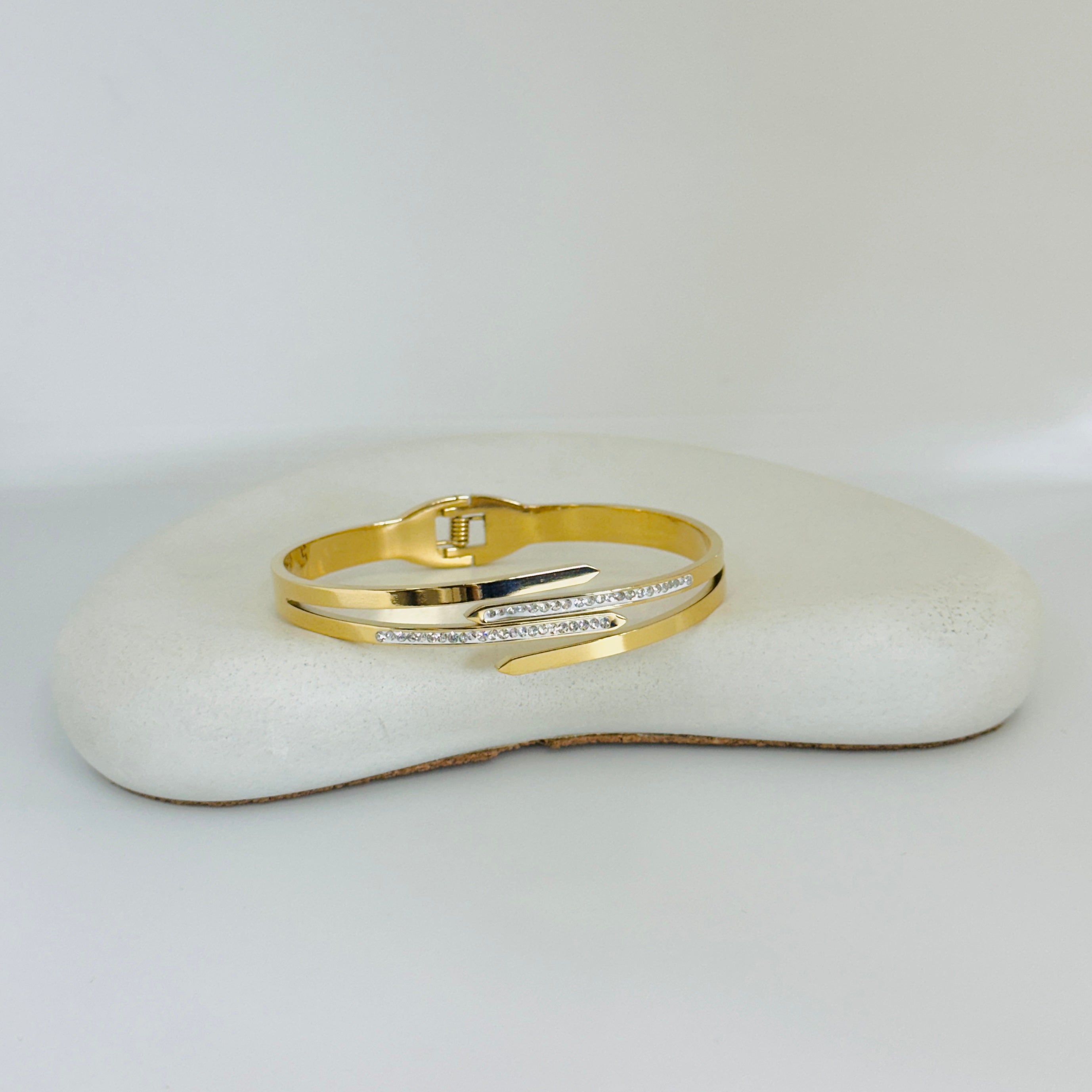 Zora Stones Gold Bangle Bracelet (Free Size)