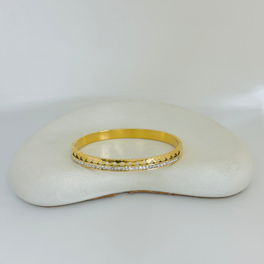Gia Stones Gold Bangle Bracelet (Free Size)