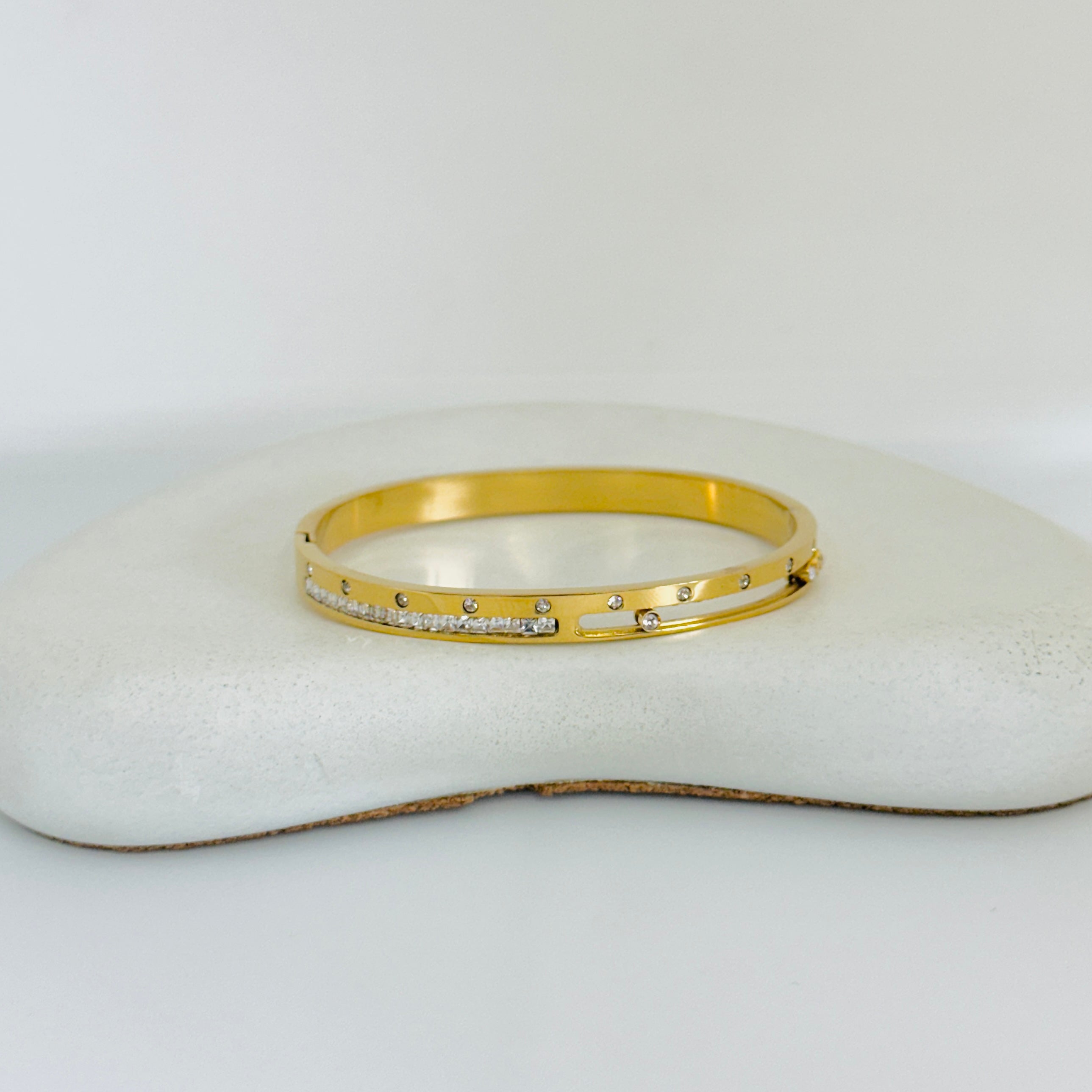 Liv Stones Gold Bangle Bracelet (Free Size)