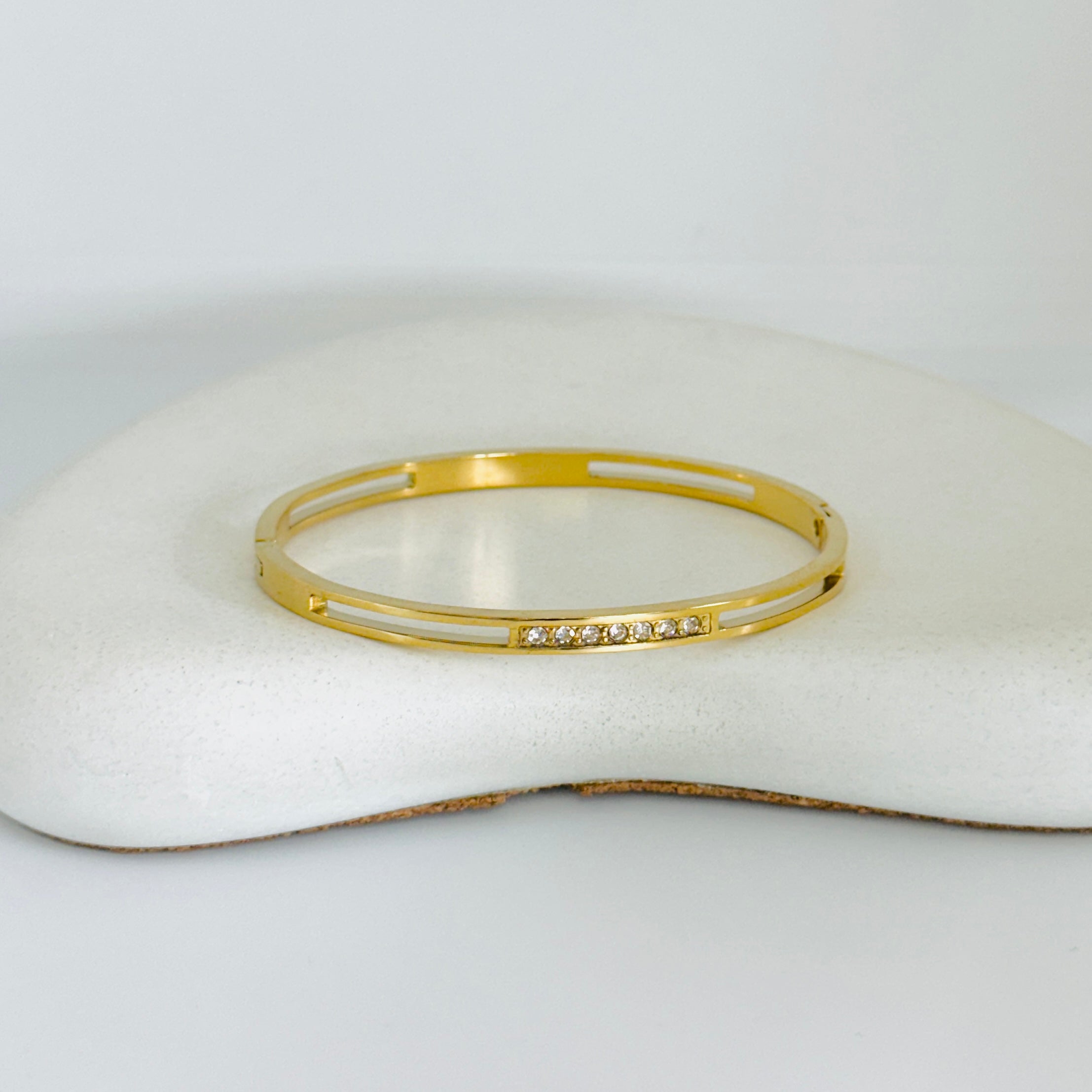 Laari Stones Gold Bangle Bracelet (Free Size)