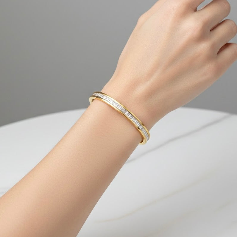 Tessa Stones Gold Bangle Bracelet (Free Size)
