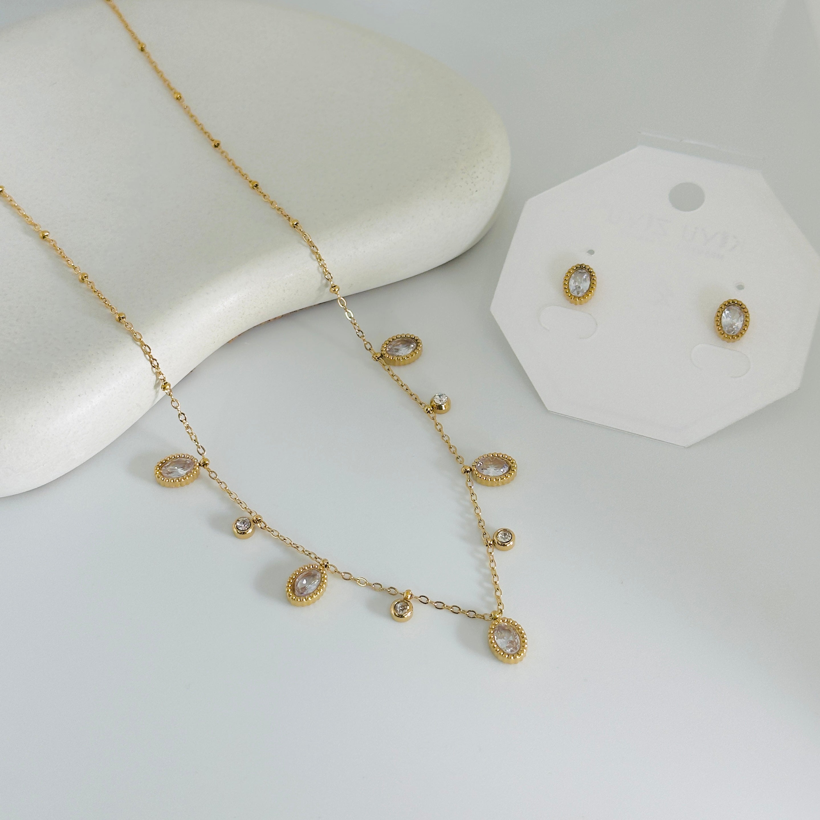 Ines white Stones Falls Gold Necklace