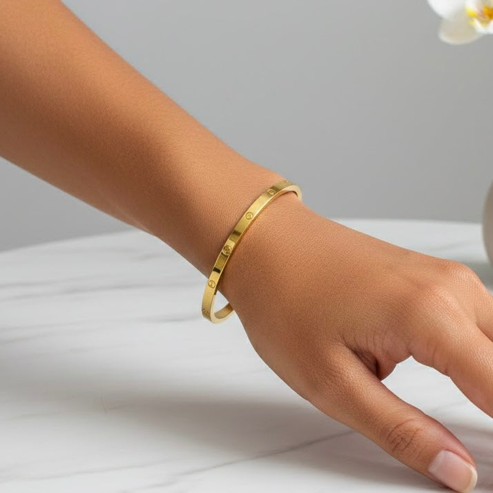 Onyx Gold Bangle Bracelet (Free Size)