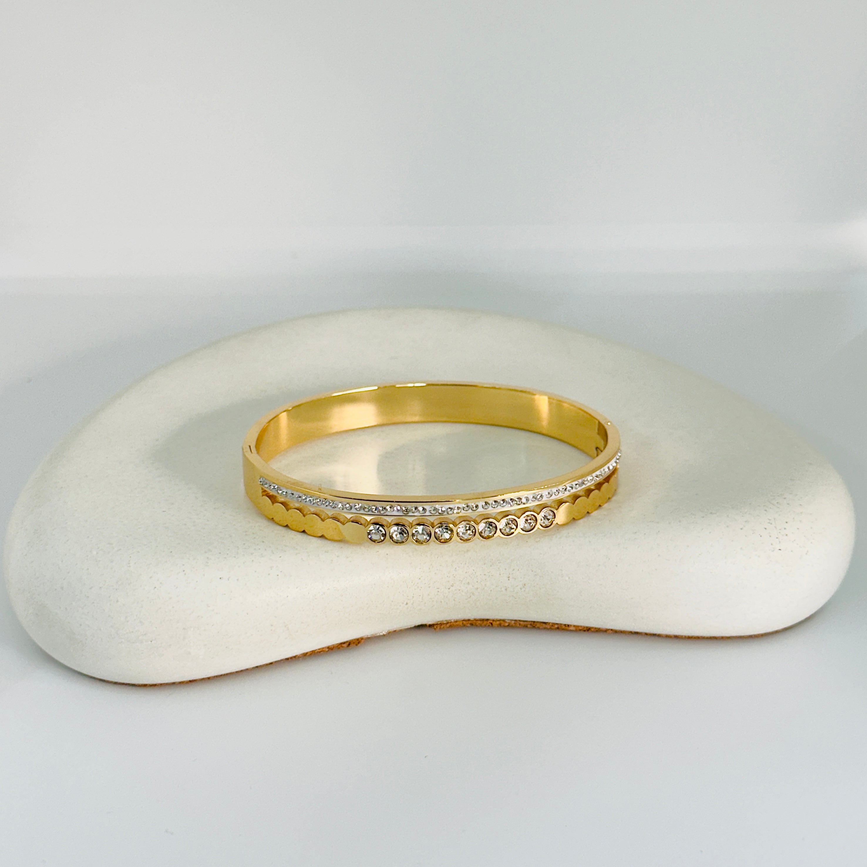 Lark Stones Gold Bangle Bracelet (Free Size)
