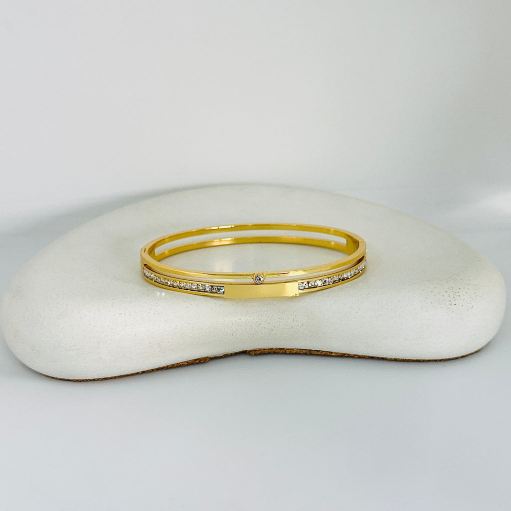 Elowen Stones Gold Bangle Bracelet (Free Size)