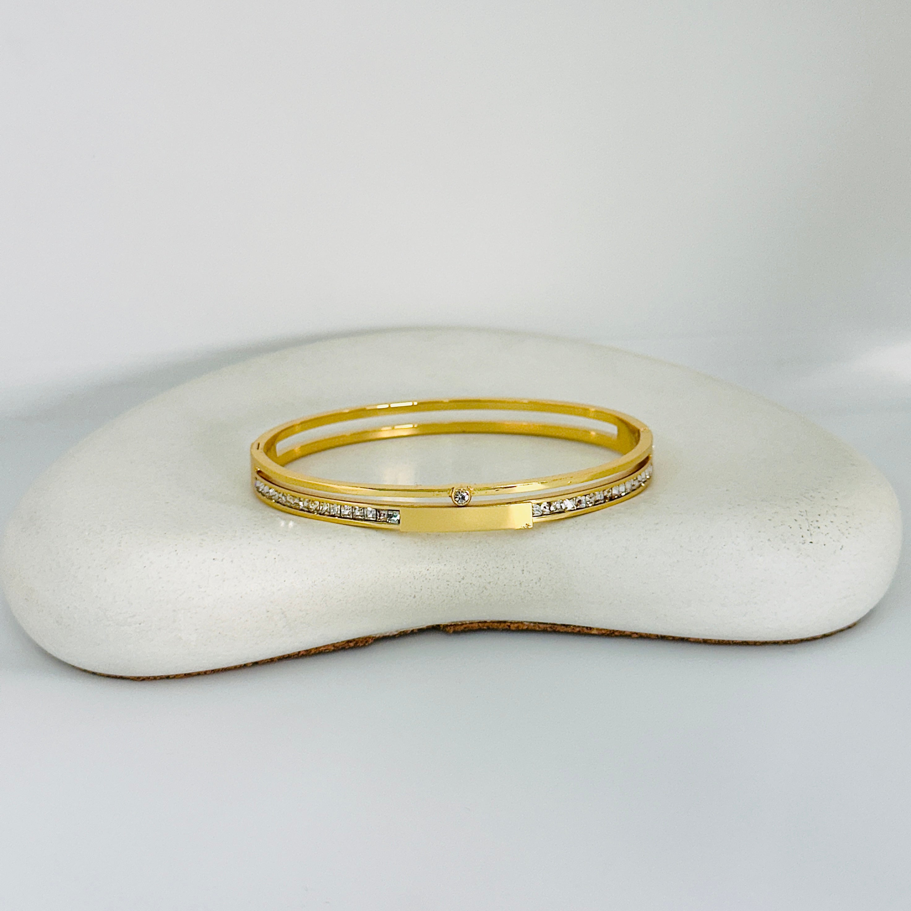 Elowen Stones Gold Bangle Bracelet (Free Size)