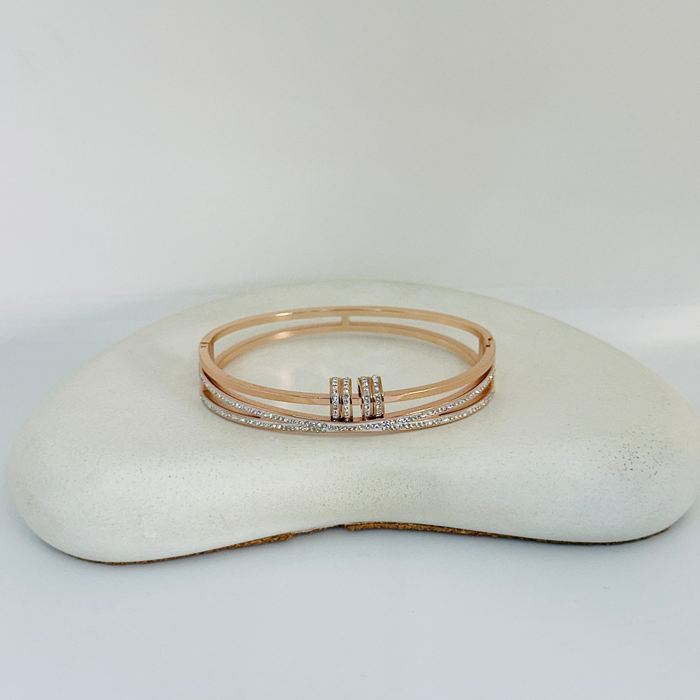 Beau Stones Rose Gold Bangle Bracelet (Free Size)