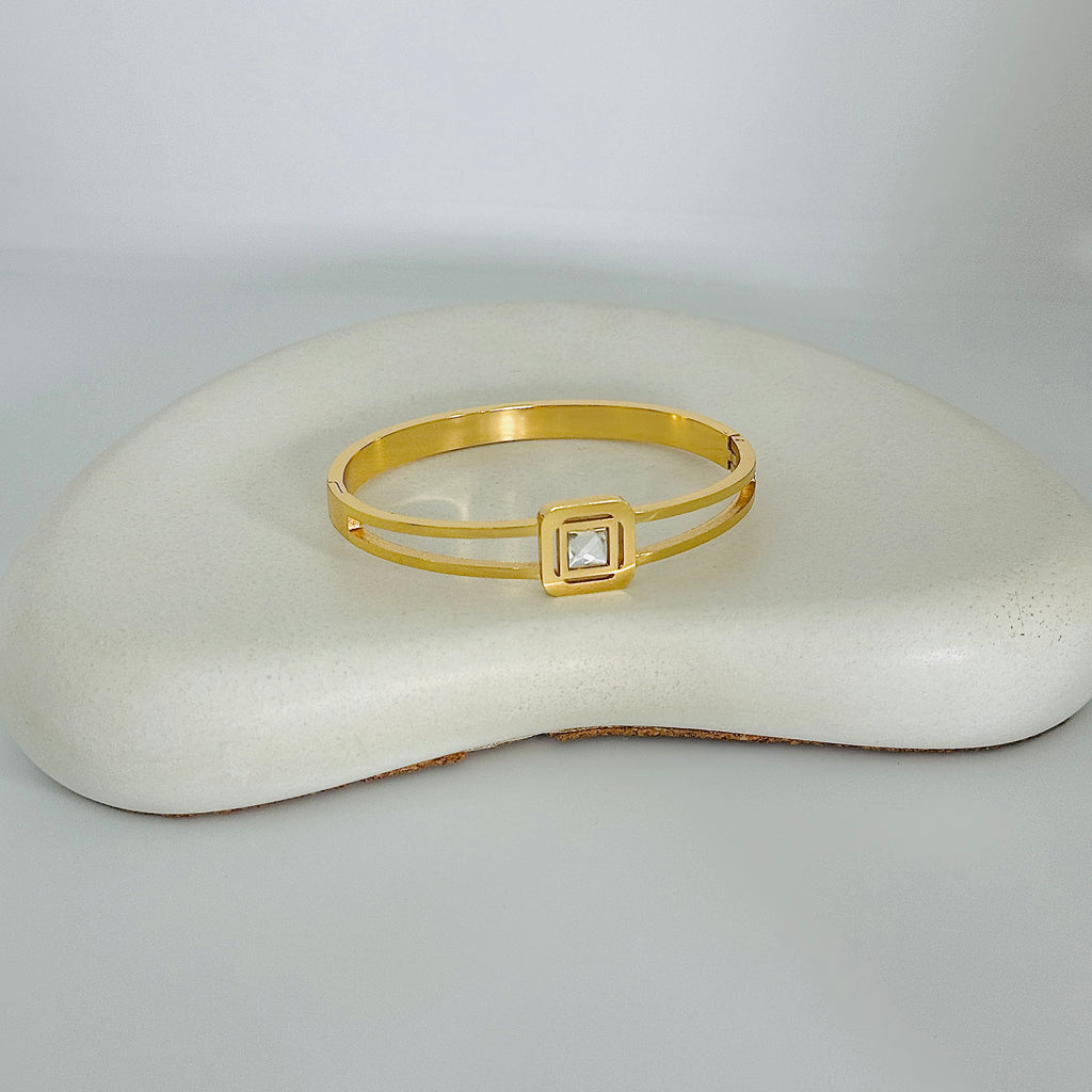 Jenna Stones Gold Bangle Bracelet (Free Size)