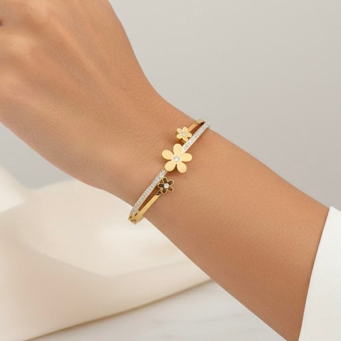 Daisy Stones Gold Bangle Bracelet (Free Size)