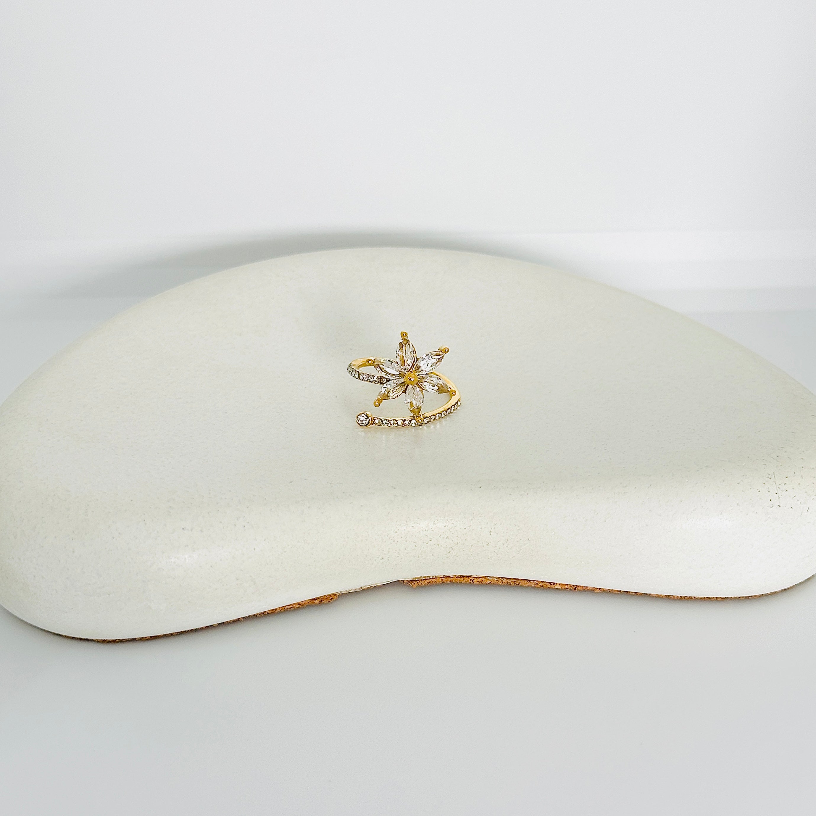 Zoyaa Stone Gold Ring (Adjustable size)