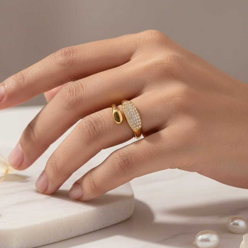 Sleek Stone Gold Ring (Adjustable size)