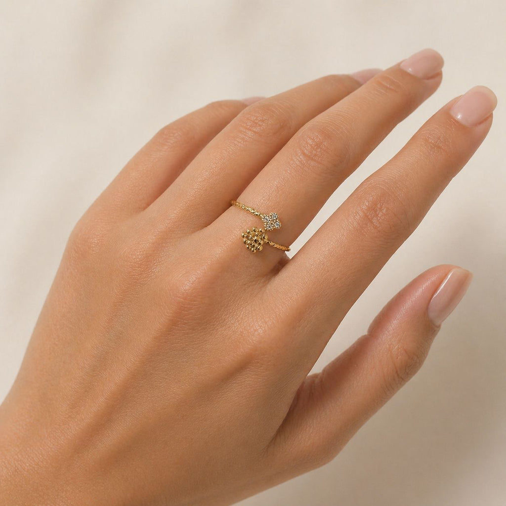 Daisy Heart Stone Gold Ring (Adjustable size)